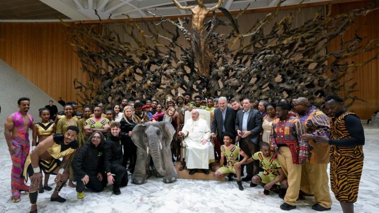 Pápež pripomenul sviatok Zjavenia Pána a poprial kard. Gambettimu k výročiu biskupstva