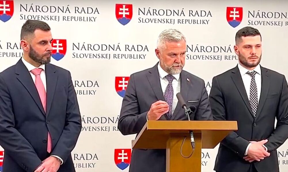 VIDEO: Podpredseda parlamentu Gašpar s poslancami Mažgútom a Glückom informovali o obsahu rokovaní slovenskej delegácie s predstaviteľmi Ruskej federácie v Moskve.