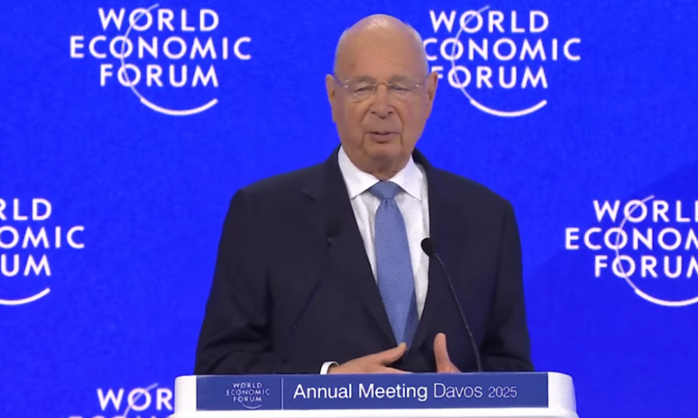 Globalisté z WEF přiznávají, že Nový světový řád prohrál s nástupem Trumpa