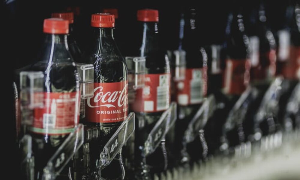 Coca-cola v problémech. V Evropě ve velkém stahuje nápoje z prodeje, mohou být nebezpečné