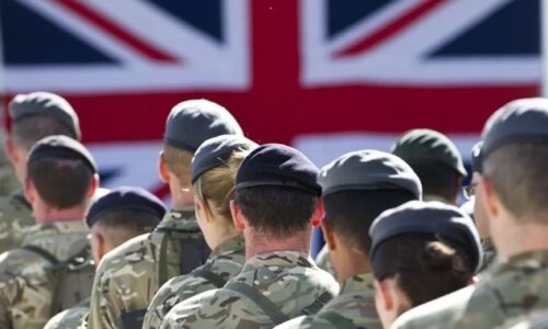 Politico: Francúzsko a Británia plánujú poslať vojakov na Ukrajinu