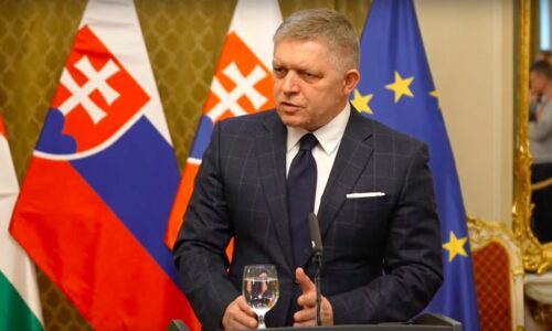 Opozice na Slovensku chystá Majdan s napojením na organizátory v cizině. Státní převrat je podle premiéra Roberta Fica spojený s destabilizací společnosti a s blokádou vládních institucí s cílem napodobení Majdanu 2014 v Kyjevě