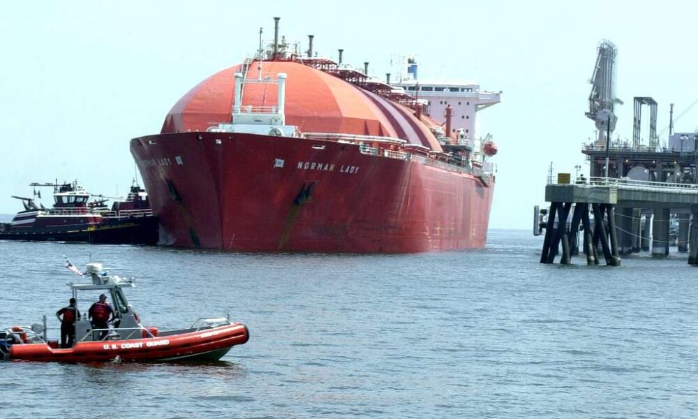 Európa plyn od Trumpa nepotrebuje. Nakúpi ho, aby sa vyhla clám