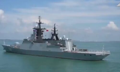 Americký raketový (laserový) torpédoborec Dewey a ruské korvety na spoločnom námornom cvičení