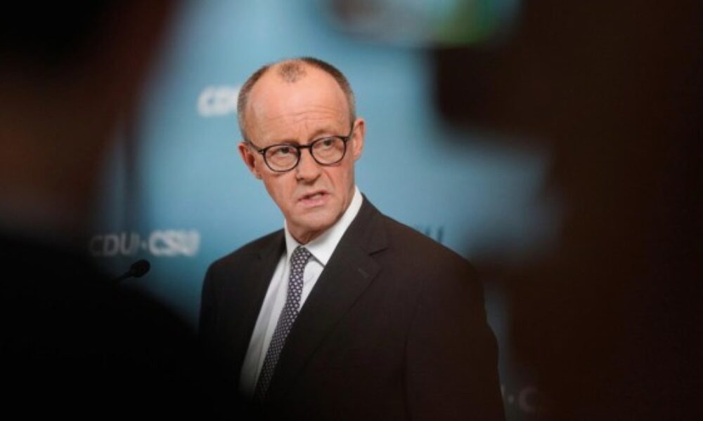 Víťaz nemeckých parlamentných volieb, radikálny rusofób a vojnový štváč Merz, ktorý chcel zasypať Rusko nemeckými raketami, baží extrémne po funkcii nového nemeckého kancelára…