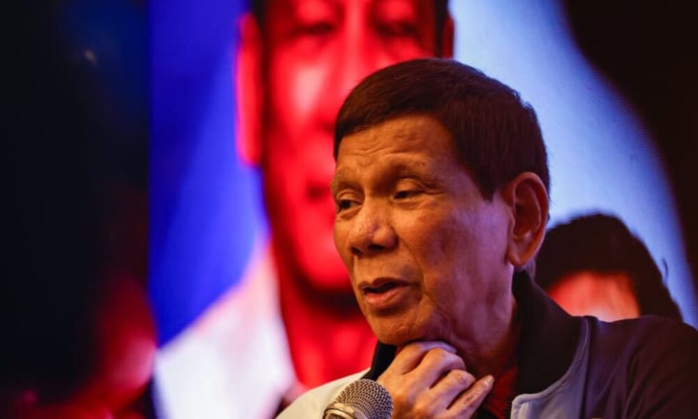 Exprezident Filipín zatčen za zločiny proti lidskosti. Duterteho boj s drogami má tisíce obětí