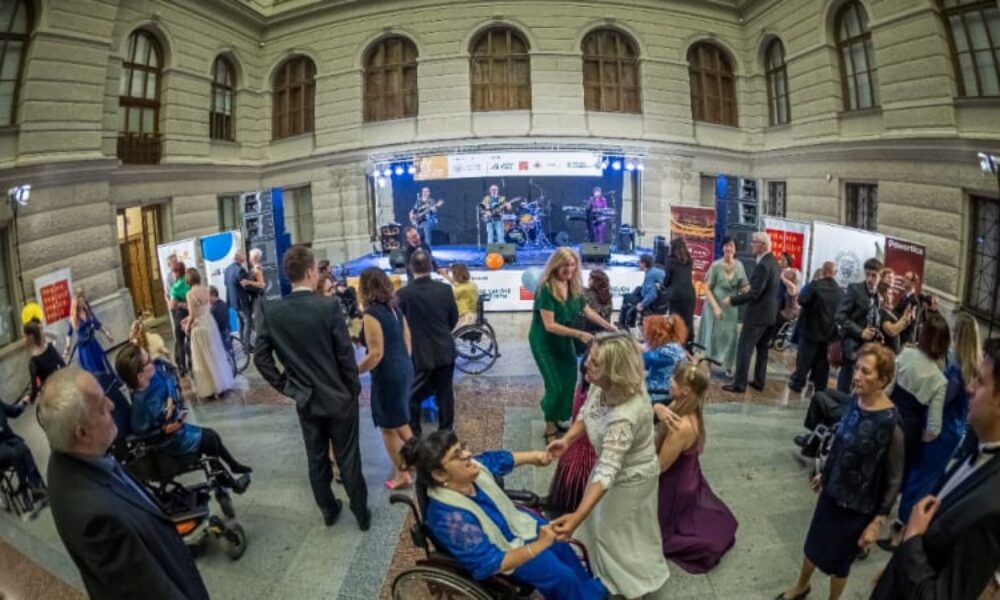 Desítky vozíčkářů roztančí Národní muzeum. Unikátní Ples na kolečkách čeká šestý ročník