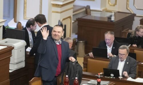 Hotovo, poslanci schválili růst poplatků pro ČT a ČRo. Je to daň za internet, zuří opozice