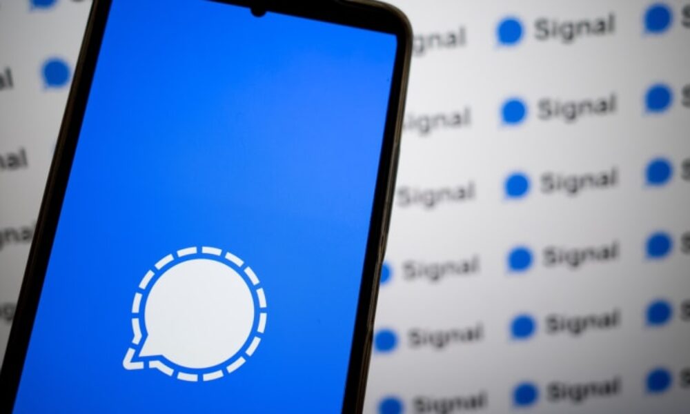 Supertajné plánování náletů, terorismu či vzpoury. Šifrovaných aplikací jako Signal je víc