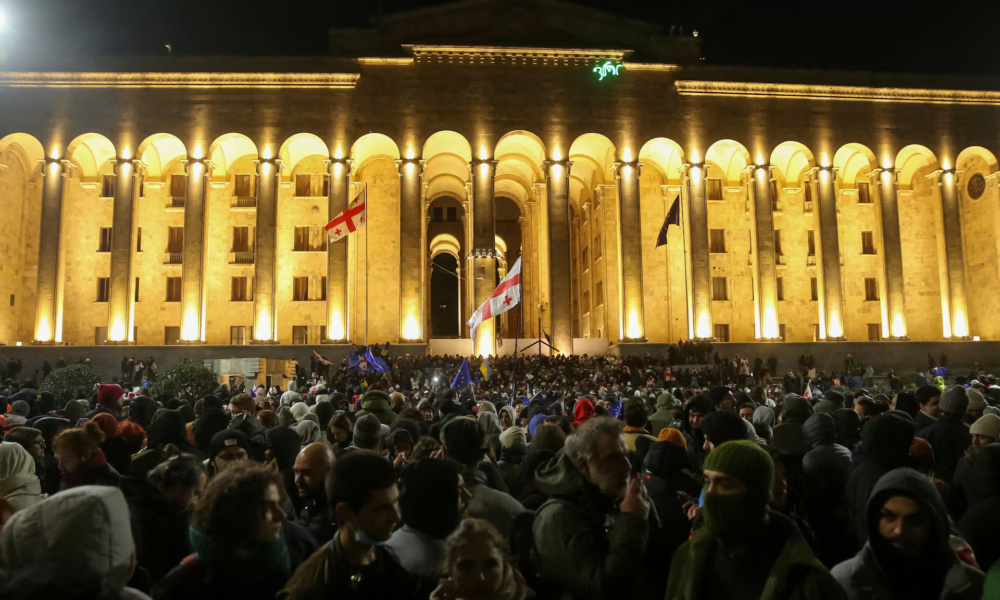 Gruzínsko prijalo nový zákon o „zahraničných agentoch“, z ruského modelu prešlo na americký