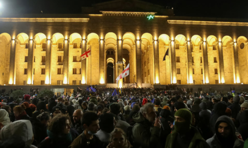 Gruzínsko prijalo nový zákon o „zahraničných agentoch“, z ruského modelu prešlo na americký