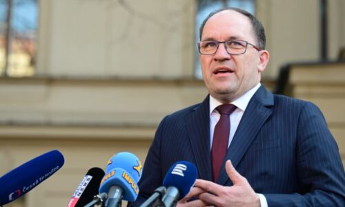 Ministrovi Výbornému sebrali řidičský průkaz. Policisté mu v obci naměřili rychlost 92 km/h