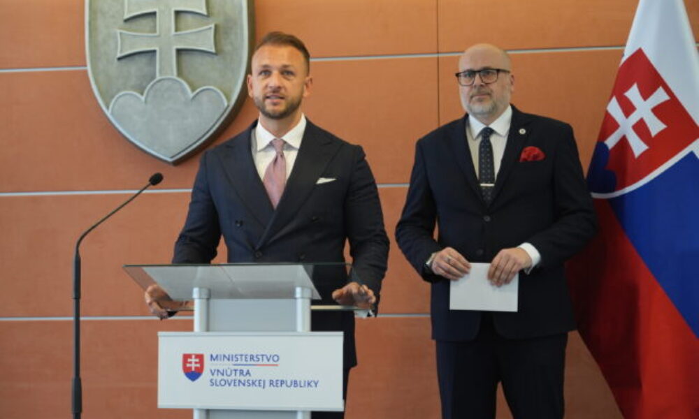 Šutaj Eštok obhajuje rýchlu pomoc obciam po veternej smršti, Kaliňák hovorí o nespochybniteľnom rekorde – VIDEO