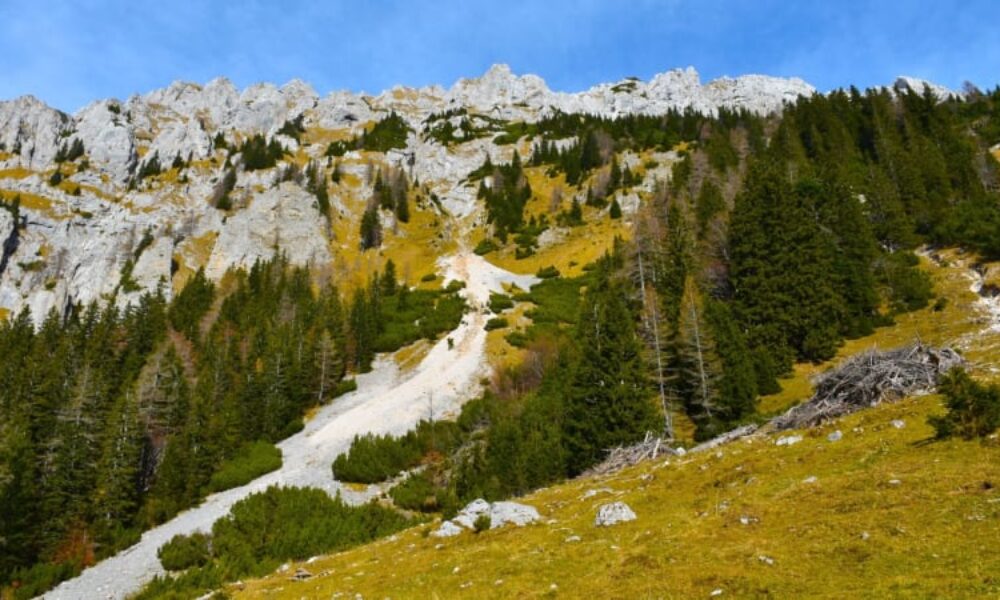 Neštěstí ve Slovinsku: V horách zahynul český turista. Opustil skupinku a zřítil se do rokle