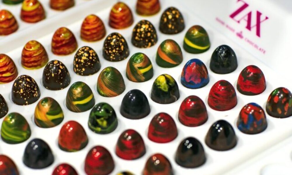 To nie sú šperky, ale čokoláda! – rozhovor so zakladateľmi remeselnej čokoládovej manufaktúry ZAX z Komárna