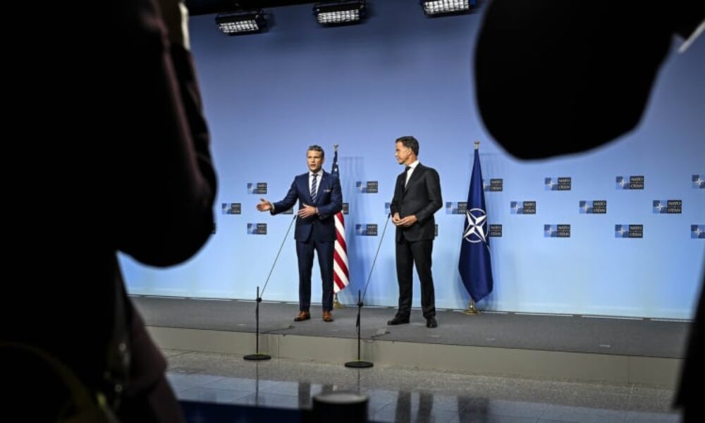 Zastavte krveprolití, varoval Rusko Hegseth. Pohrozil Kremlu reakcí, kterou umí jen USA