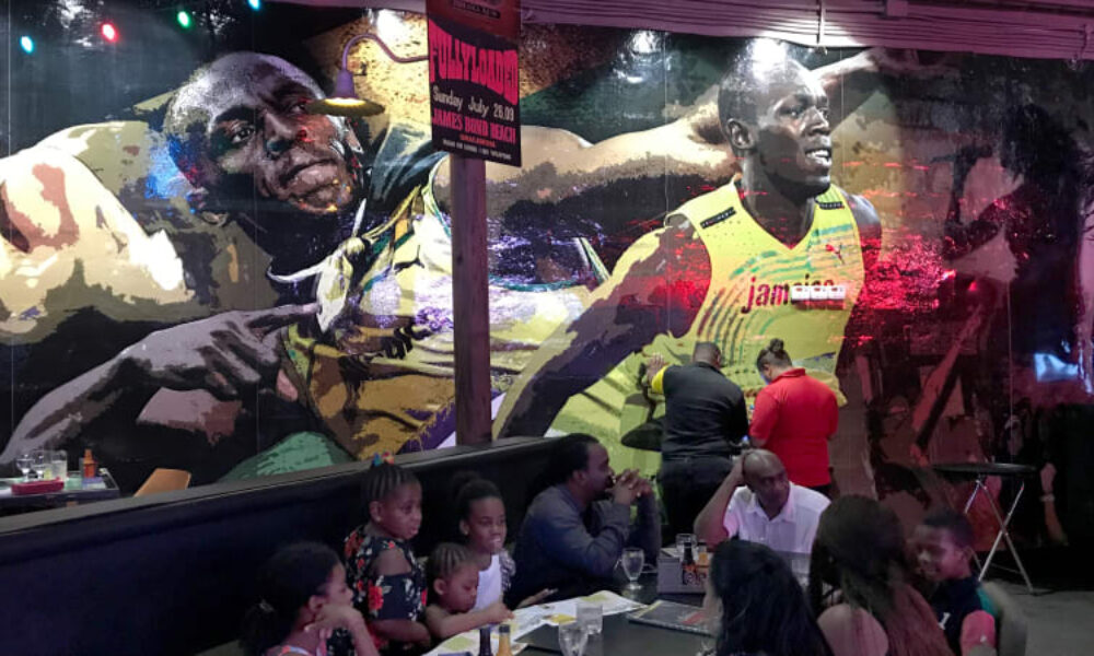 Plameny zničily restauraci nejrychlejšího muže planety: Boltův podnik vyhořel v nejhorší chvíli