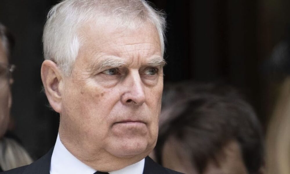 OBRAZEM: Kde dožije princ Andrew? Volí mezi vyhnanstvím na „Sibiři“, Emiráty či Dianiným domem