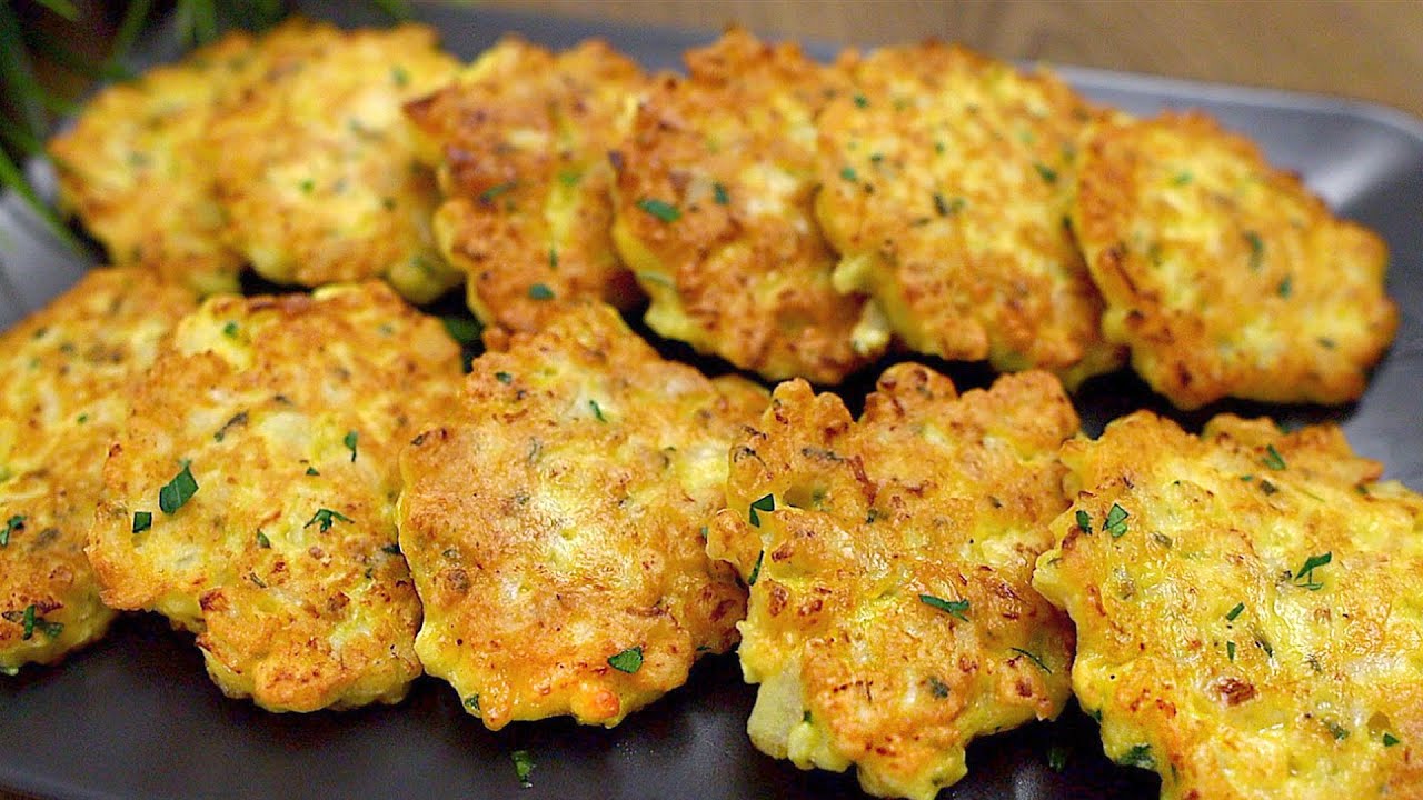 Nehmen Sie Blumenkohl und 2 Eier und bereiten Sie dieses einfache und köstliche Gericht zu.