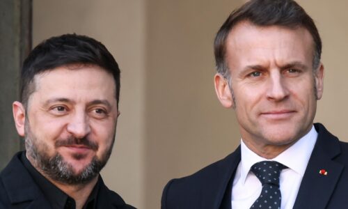 Diplomacia a pomoc musia ísť ruka v ruke, povedal po stretnutí s Macronom Zelenskyj