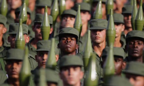 Vo Venezuele pôsobí množstvo kubánskych agentov a vojakov, píše BBC. Boli súčasťou Madurovej ochranky Vo Venezuele pôsobí množstvo kubánskych agentov a vojakov, píše BBC. Boli súčasťou Madurovej ochranky