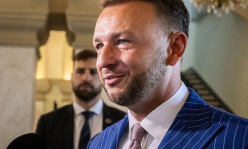 Ak Kotlár nevie doručiť výsledky, treba nového splnomocnenca. Fico by na neho mal tlačiť, tvrdí Šutaj Eštok