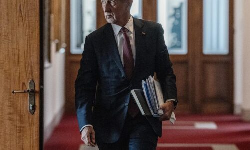 Český premiér Babiš prvýkrát prišiel na rokovanie koalície ochotných vo Francúzsku