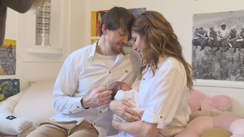 Zpěvačka Lounová porodila druhou holčičku. Dostala netradiční jméno Zpěvačka Lounová porodila druhou holčičku. Dostala netradiční jméno