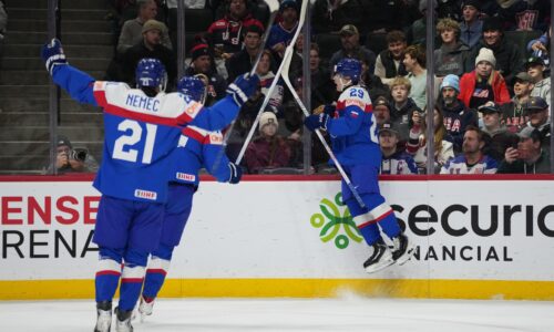 Slovenskí hokejoví juniori spoznali súperov na MS do 20 rokov. Čaká ich náročná skupina s USA či Švédskom Slovenskí hokejoví juniori spoznali súperov na MS do 20 rokov. Čaká ich náročná skupina s USA či Švédskom