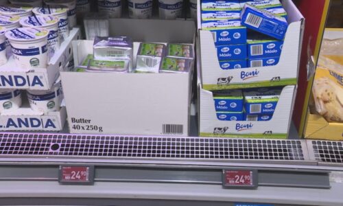 Máslo dál zlevňuje, v obchodě ho koupíte za 25 korun. Katastrofa, stěžují si mlékárníci