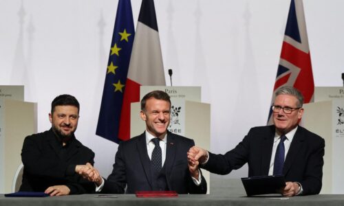 Nasadenie britských vojakov na Ukrajinu by musel odsúhlasiť parlament, povedal Starmer