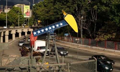 Washington zmierni sankcie na venezuelskú ropu. Jej predaj bude pokračovať, tvrdí zdroj blízky Bielemu domu