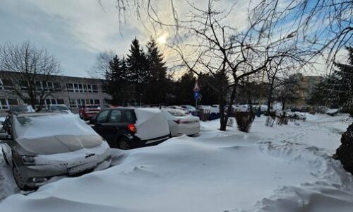 Zima paralyzovala východ: Metelice a záveje spôsobili chaos na cestách