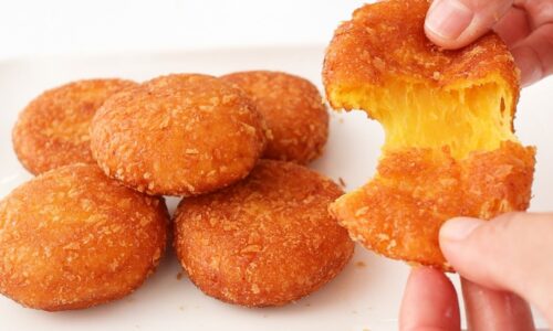 Pumpkins are so delicious! Extremely Easy! No yeast, No knead! Crisp on the outside and soft inside