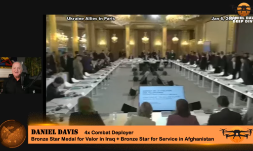 Daniel Davis: Parížsky summit priblížil rozpad Ukrajiny