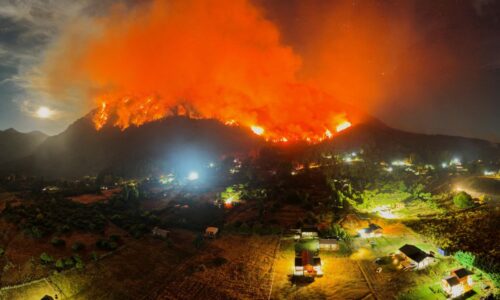 Argentína bojuje s rozsiahlymi požiarmi. Z Patagónie museli náhle evakuovať tisíce turistov