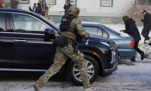 Zásah proti migrantom sa v USA skončil tragicky. Agent ICE zastrelil ženu, ministerstvo hovorí o terorizme