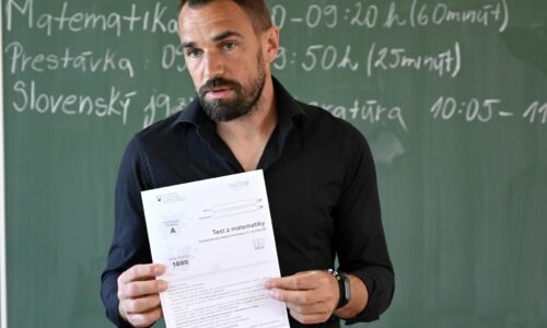 Učiteľom by mali mzdy rásť ako lekárom. Šéf odborárov naznačil, ako a odkedy má fungovať platový automat Učiteľom by mali mzdy rásť ako lekárom. Šéf odborárov naznačil, ako a odkedy má fungovať platový automat