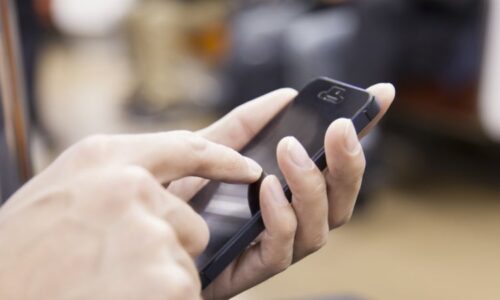 Uchovávat data z mobilů je protiprávní, potvrdil soud. Údaje ukazují i to, kdo s kým mluvil