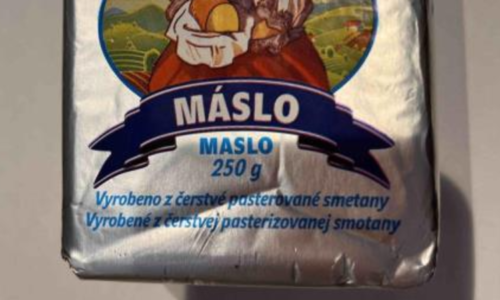 Nepoživatelné máslo i ořechy plné parazitů v českém supermarketu. Nejezte je, varují inspektoři