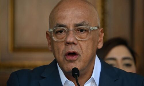 Obrat ve Venezuele: Propouštíme zahraniční vězně, oznámil šéf parlamentu. Osud Čecha je nejasný