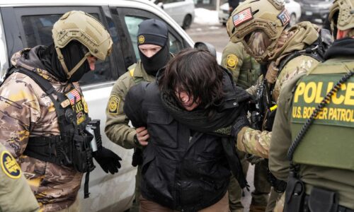 FBI prebrala vyšetrovanie streľby. Vyšetrovatelia štátu Minnesota nemajú prístup k prípadu