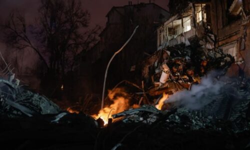 Mohutný útok na Ukrajinu: Zásahy hlásí Kyjev i Lvov, Rusové možná útočili obávaným Orešnikem