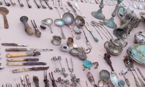 U zámečku na Liberecku vykopali poklad. Stříbro po magnátech našli na nečekaném místě