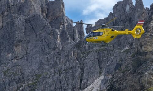 Laviny zabíjely v Alpách: O život přišli tři lyžaři, při hledání pomohly jejich telefony