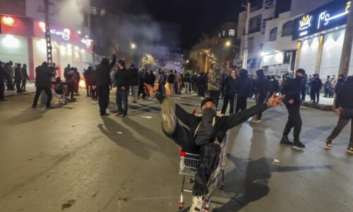 Krvavé čistky v Íránu: Režim vraždí „nepřátele Boha“, zemřelo 116 lidí. Trump zvažuje zásah