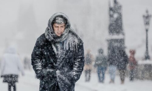 Česko v sevření třeskutých mrazů. Teploty klesají k −20 °C. Podívejte se, jak bude u vás