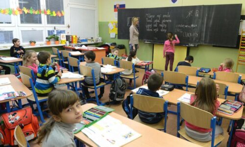 Slovenskí učitelia sú čoraz viac zahltení administratívou. Školy hovoria o systémovom probléme