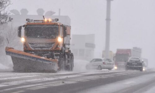 Závěje, sněhové jazyky i ledovka: Pro Česko platí VÝSTRAHA. Co hrozí u vás?