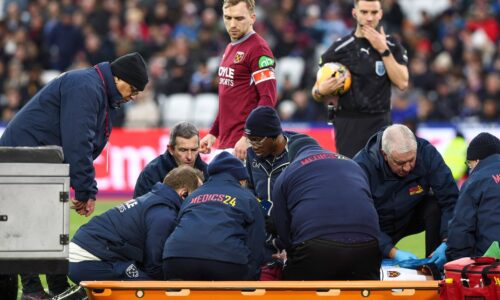 VIDEO Divákom tuhla krv v žilách. V zápase FA Cupu skončil reprezentant v bezvedomí